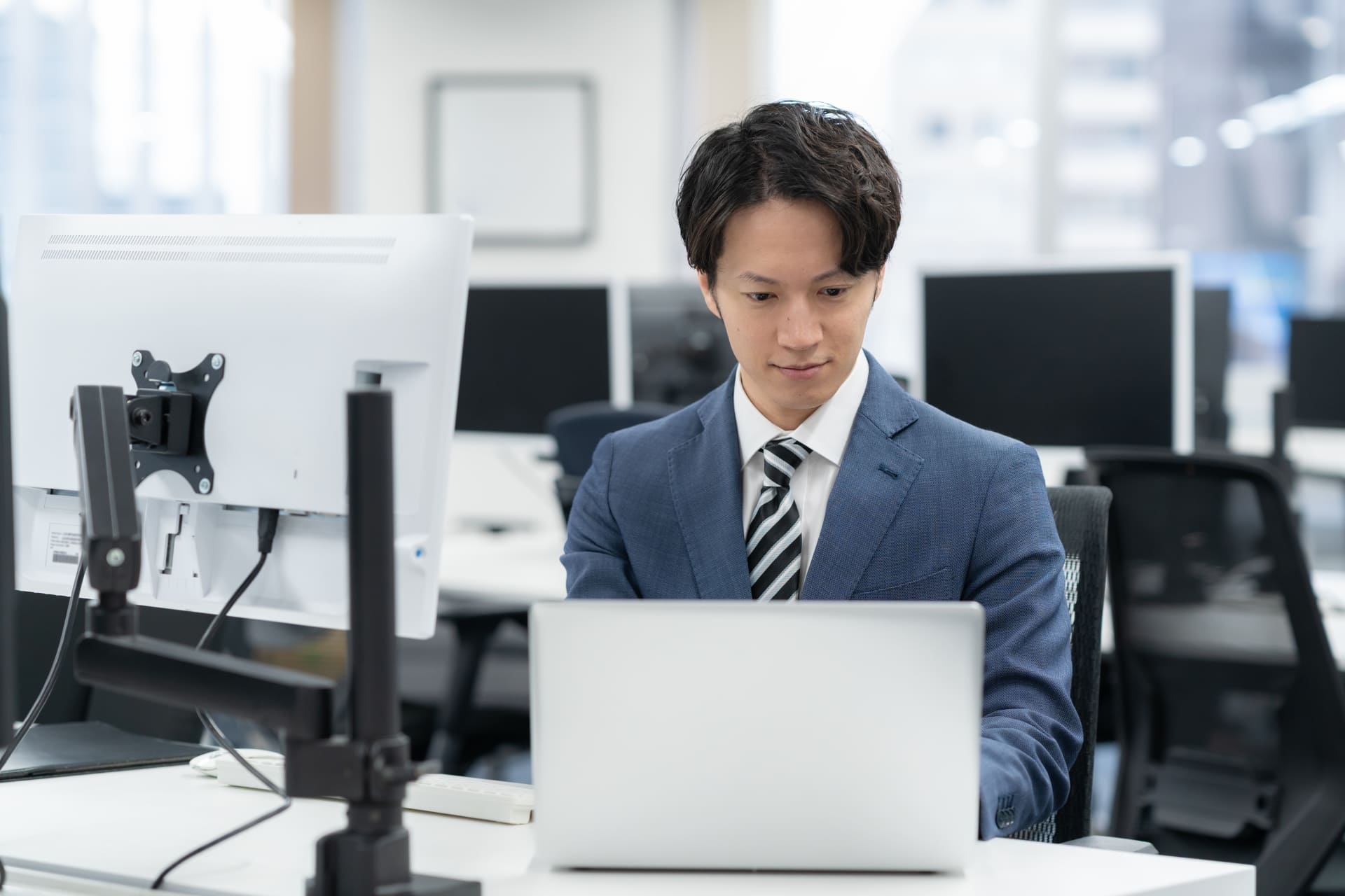 02 最適な技術選定と段階的な導入・定着支援